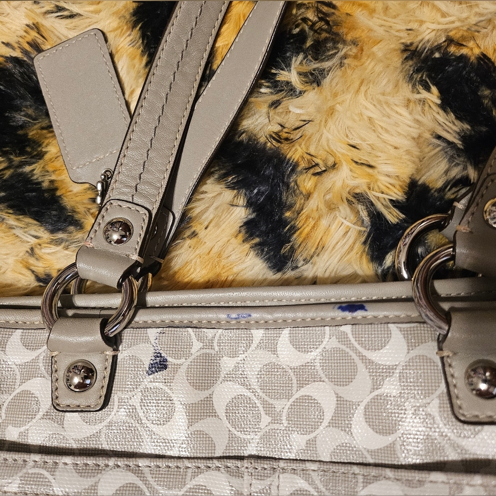 Coach Handbag - Picture 4 of 7